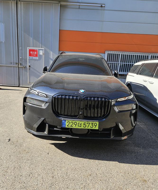 BMW X7 40d xDrive 디자인퓨어 엑셀런스 6인승 - 이미지 4